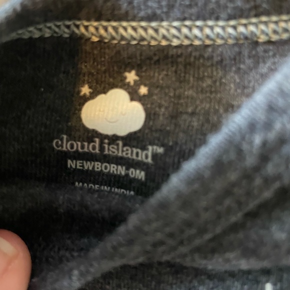 4 Cloud Island Newborn Onesies - Picture 5 of 9